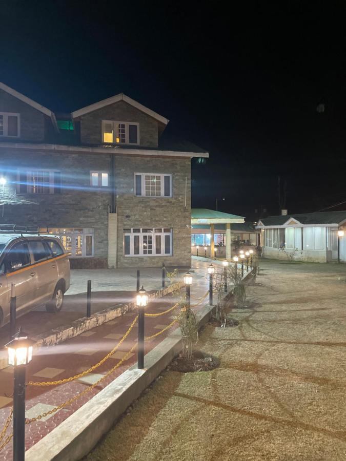 Hotel Outlook Pahalgam Luaran gambar