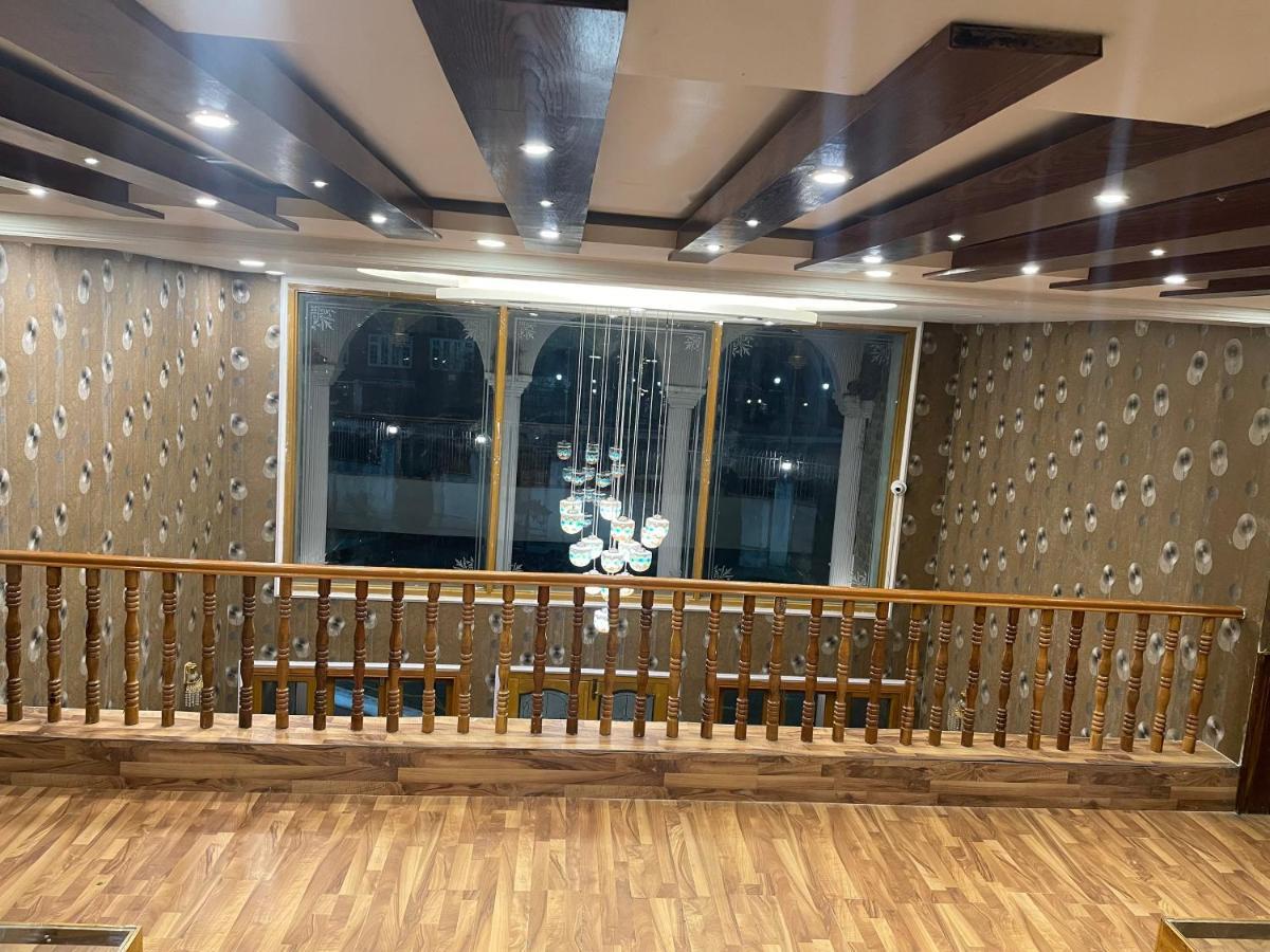Hotel Outlook Pahalgam Luaran gambar