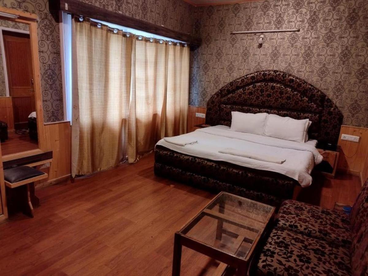 Hotel Outlook Pahalgam Luaran gambar