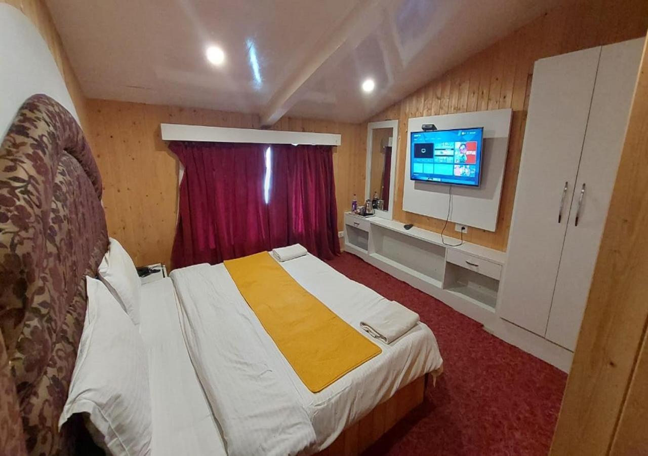 Hotel Outlook Pahalgam Luaran gambar