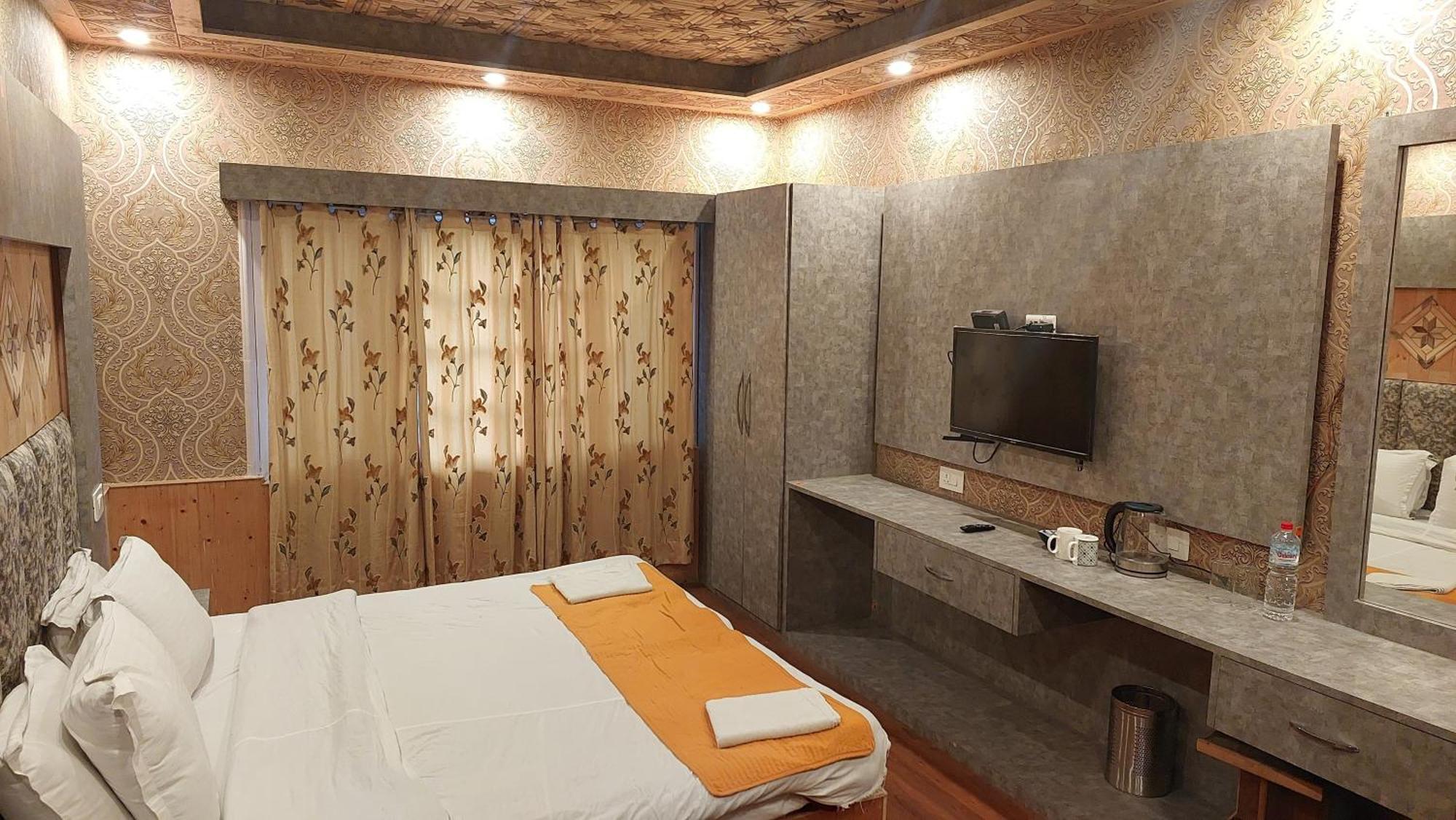 Hotel Outlook Pahalgam Luaran gambar