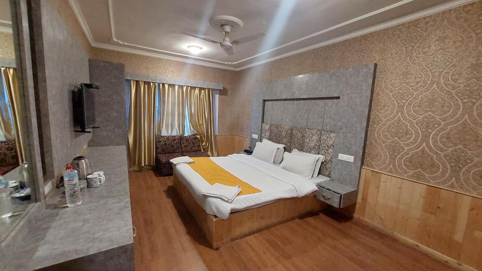 Hotel Outlook Pahalgam Luaran gambar