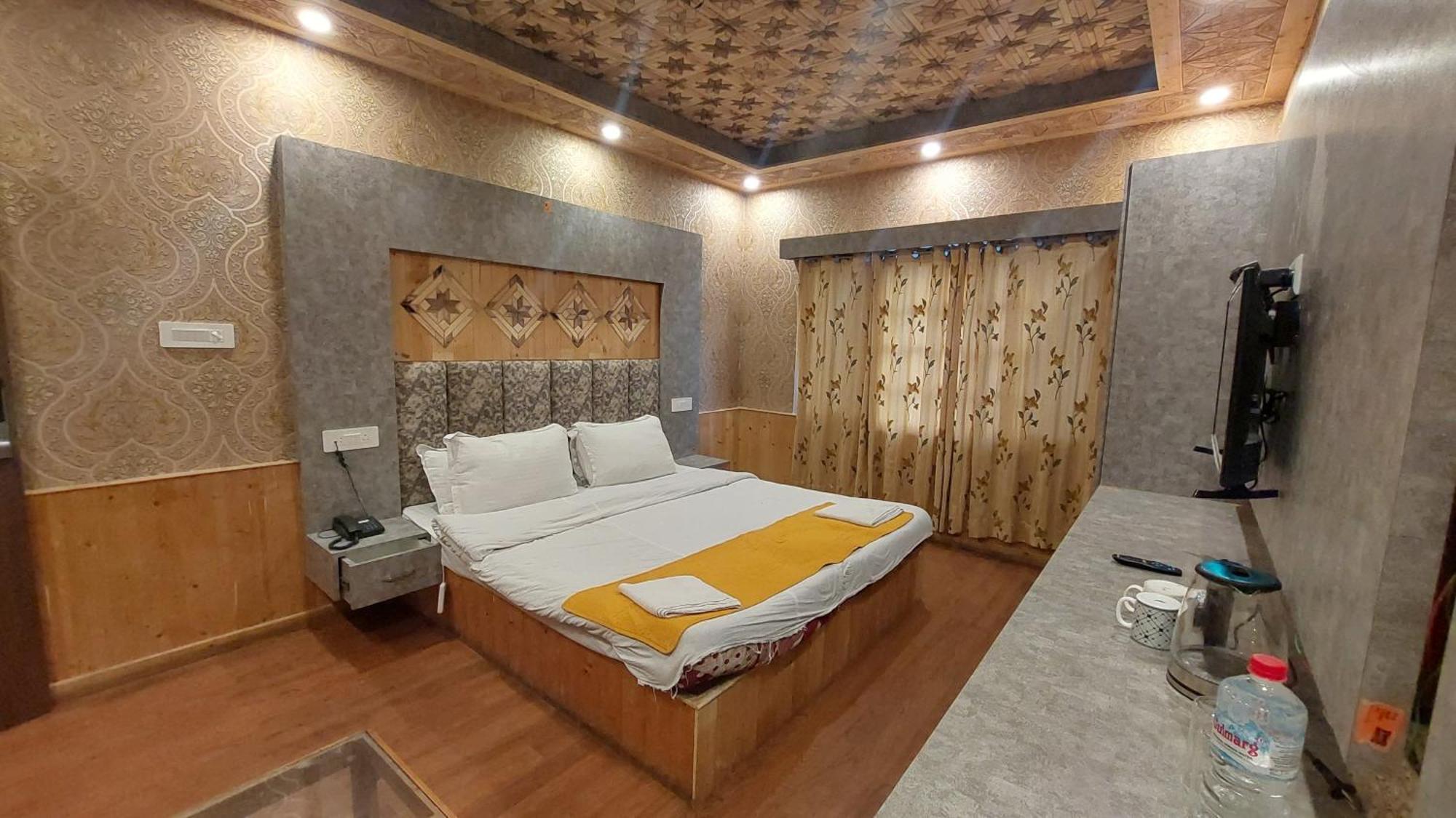 Hotel Outlook Pahalgam Luaran gambar